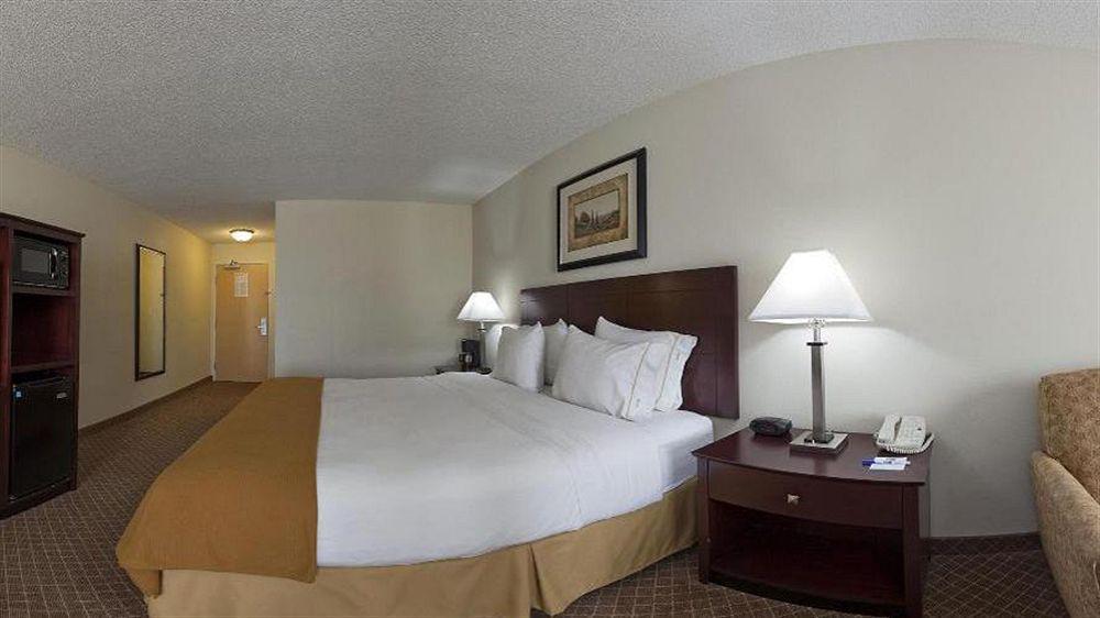 Holiday Inn Express Warrenton By Ihg Екстериор снимка