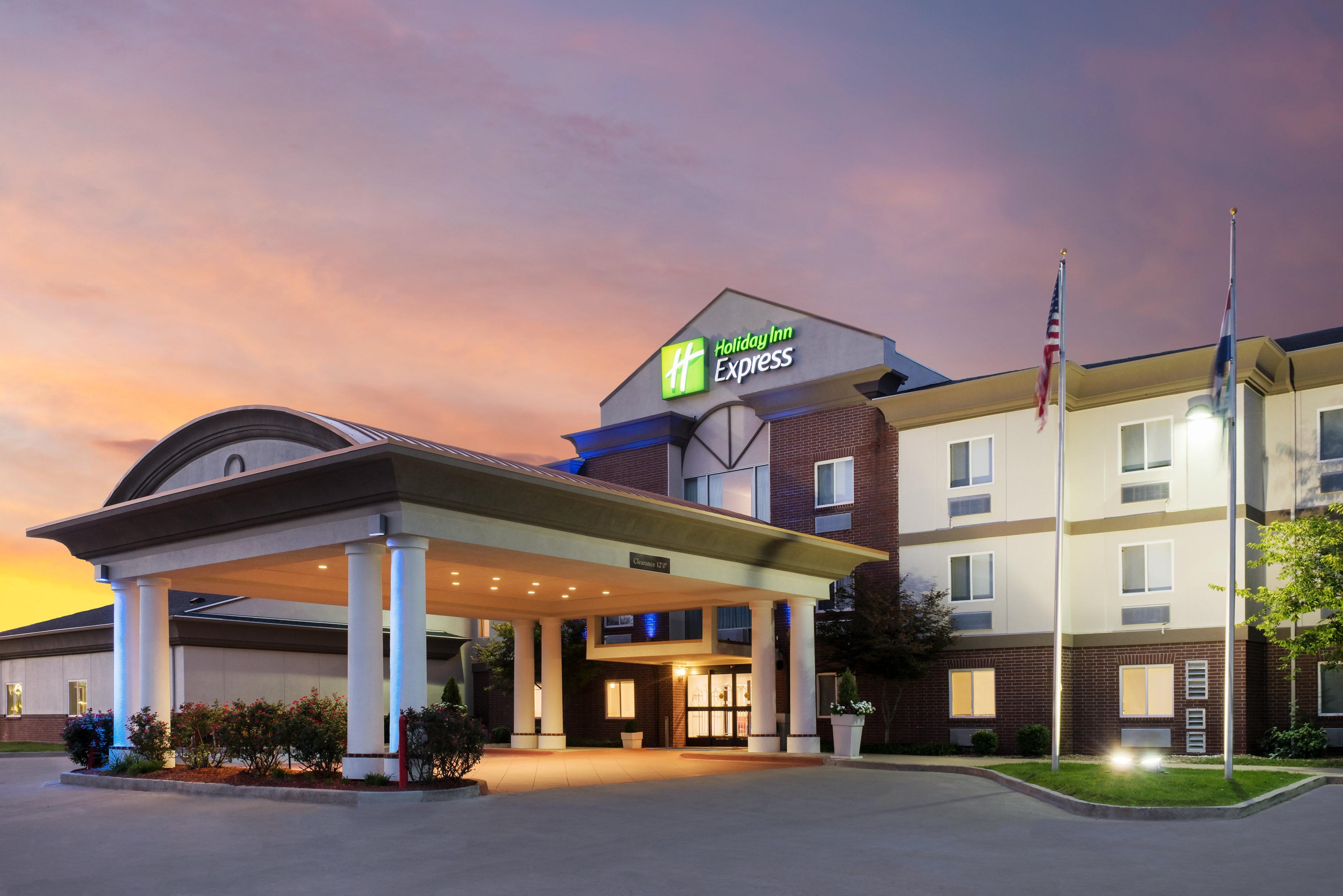 Holiday Inn Express Warrenton By Ihg Екстериор снимка