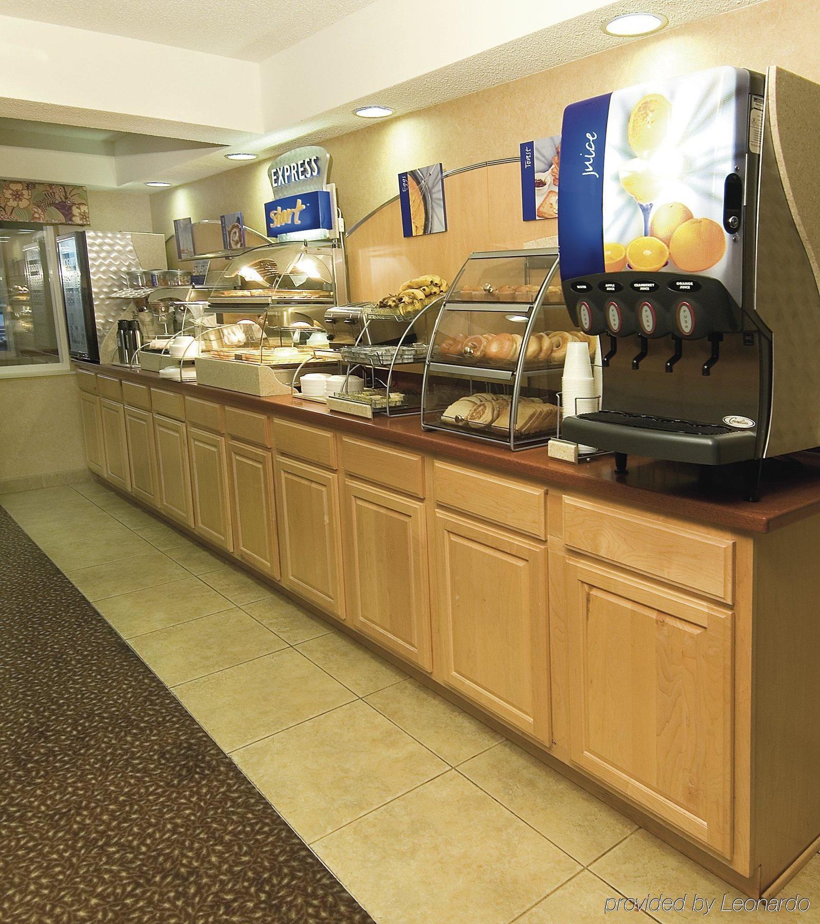 Holiday Inn Express Warrenton By Ihg Ресторант снимка