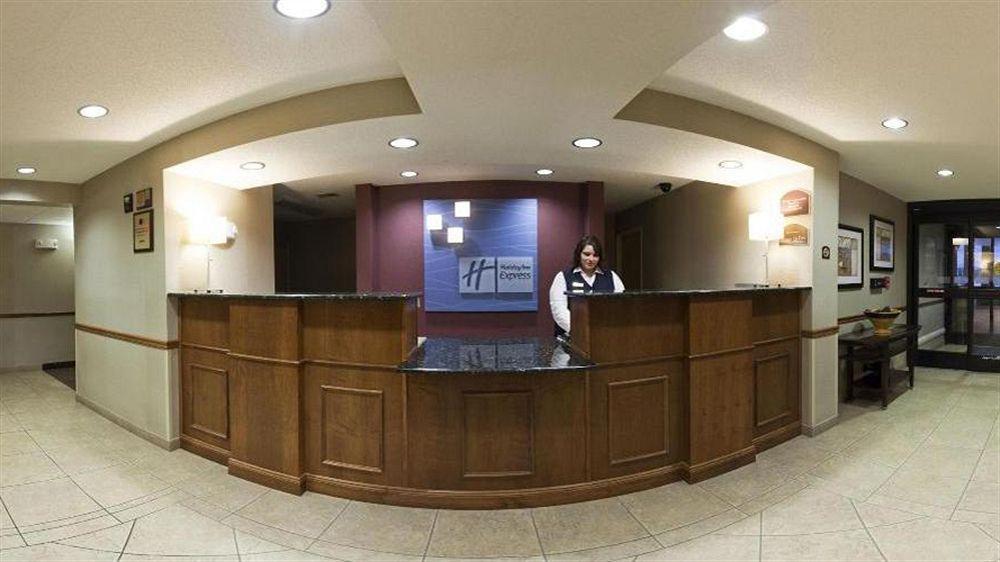 Holiday Inn Express Warrenton By Ihg Екстериор снимка