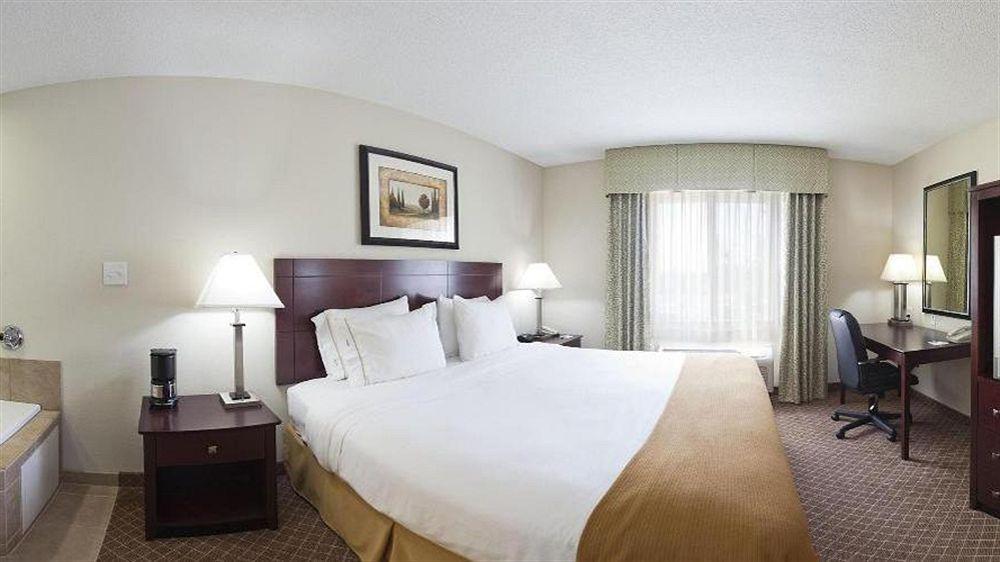 Holiday Inn Express Warrenton By Ihg Екстериор снимка