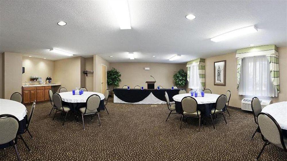 Holiday Inn Express Warrenton By Ihg Екстериор снимка