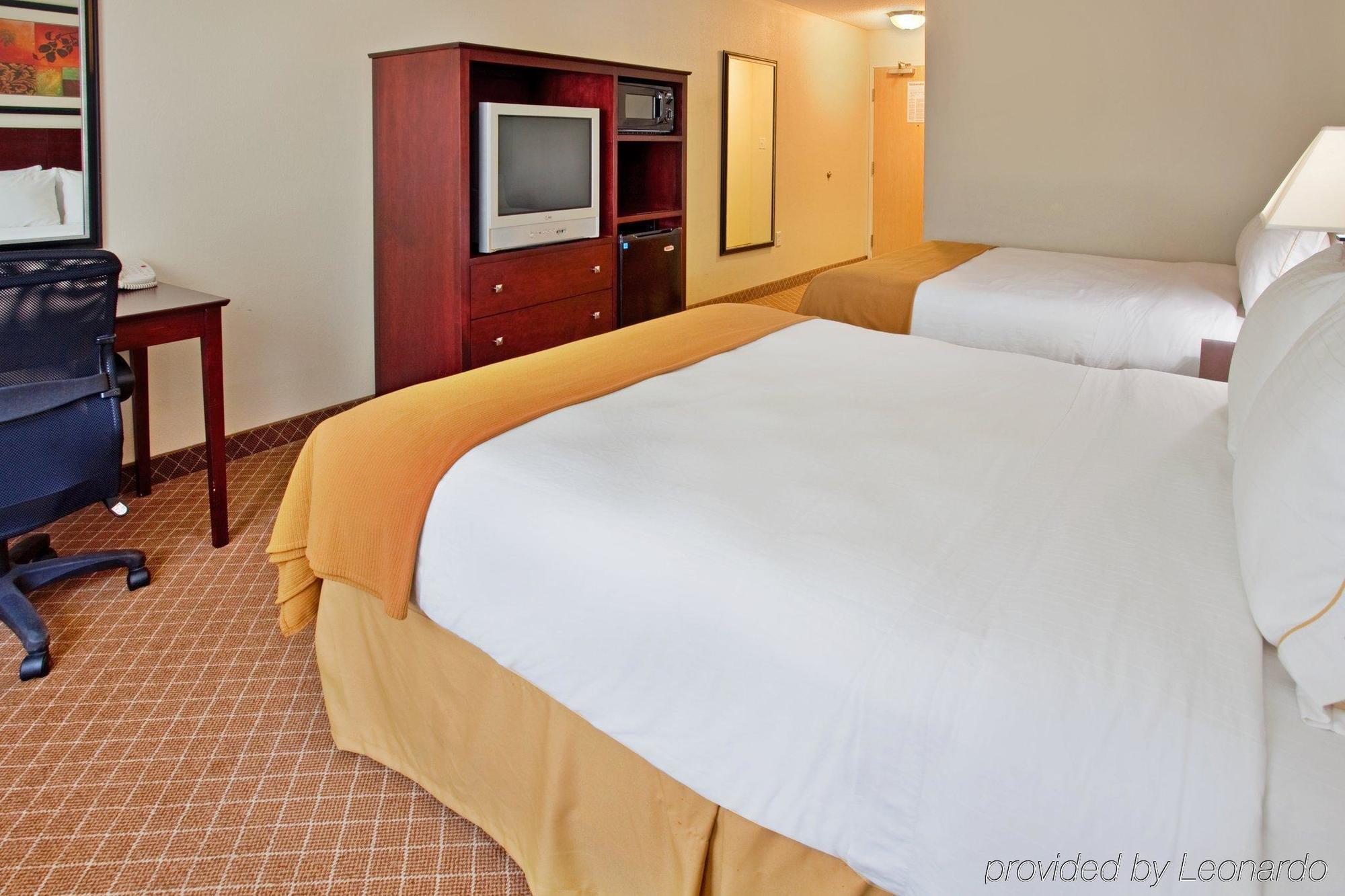 Holiday Inn Express Warrenton By Ihg Екстериор снимка