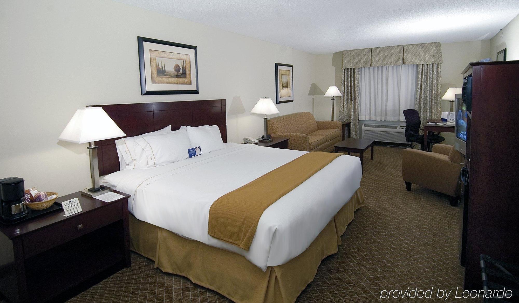 Holiday Inn Express Warrenton By Ihg Стая снимка