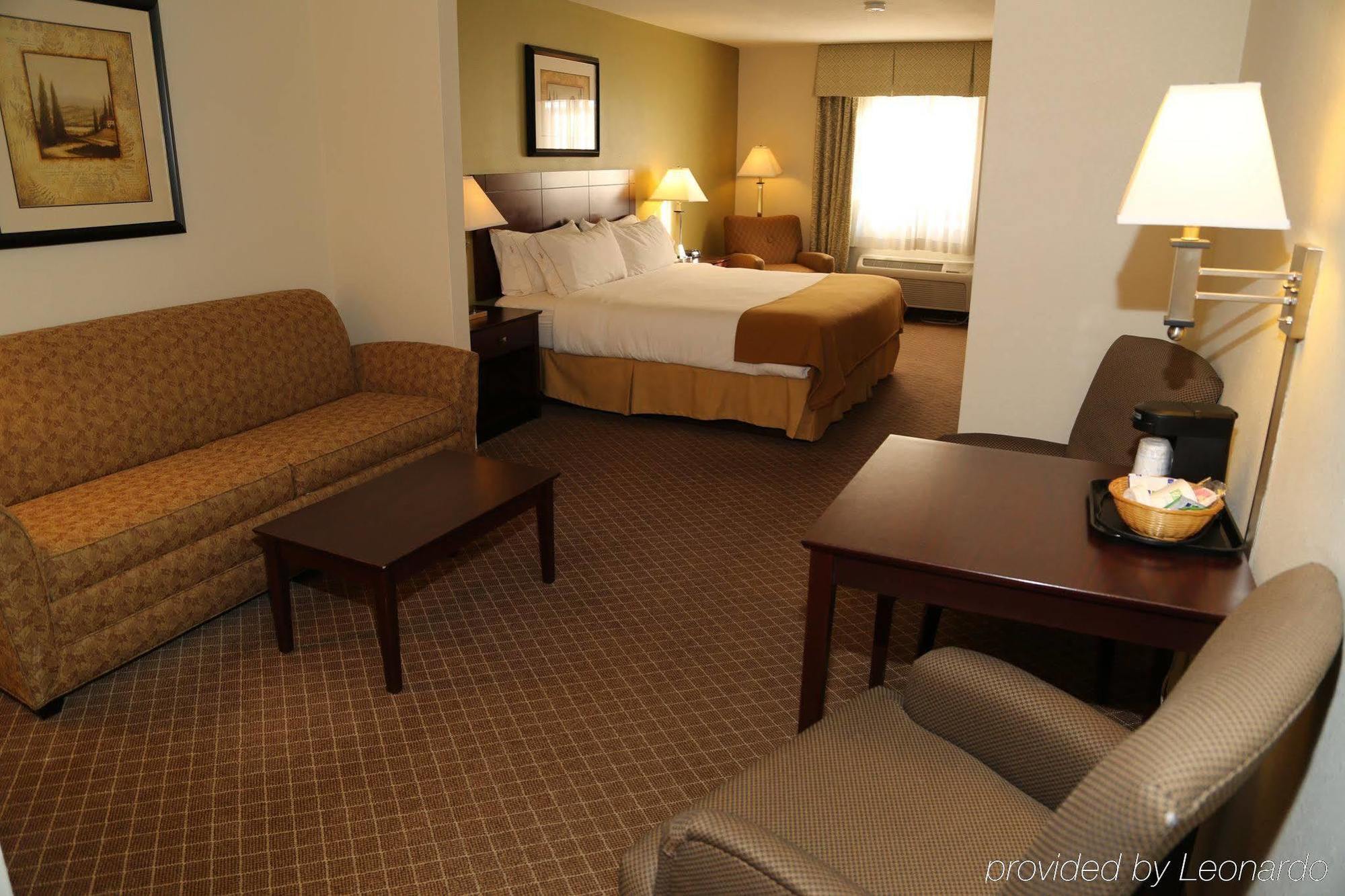 Holiday Inn Express Warrenton By Ihg Екстериор снимка