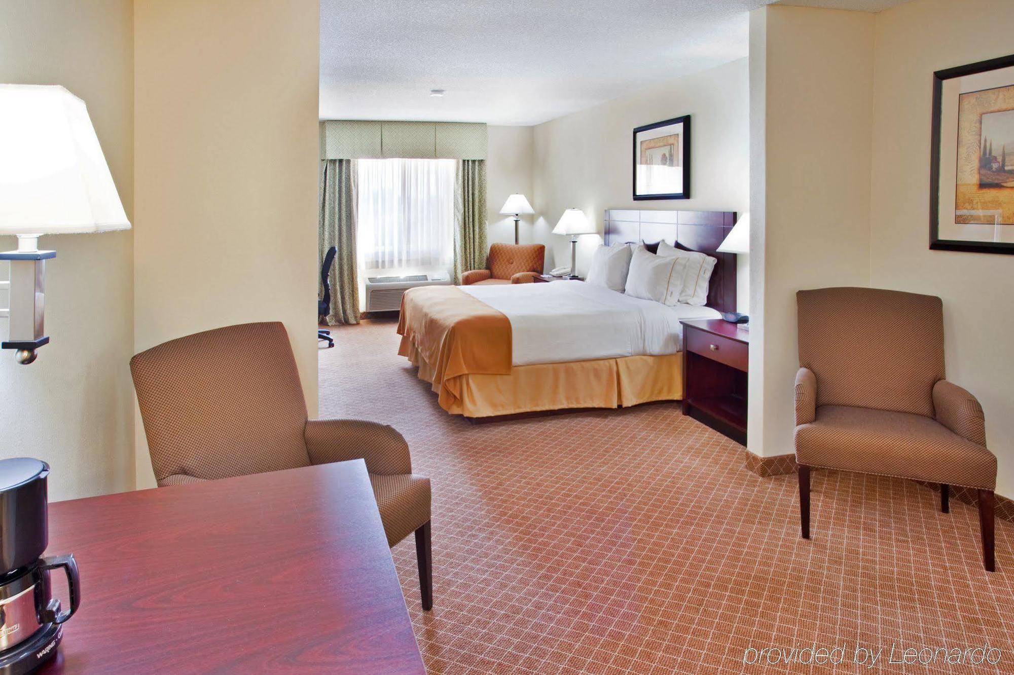 Holiday Inn Express Warrenton By Ihg Стая снимка