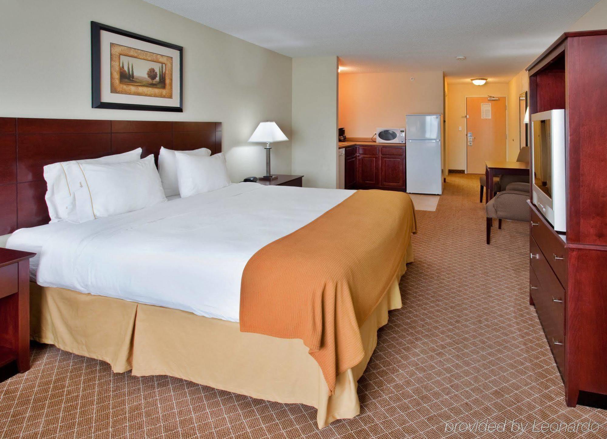 Holiday Inn Express Warrenton By Ihg Екстериор снимка