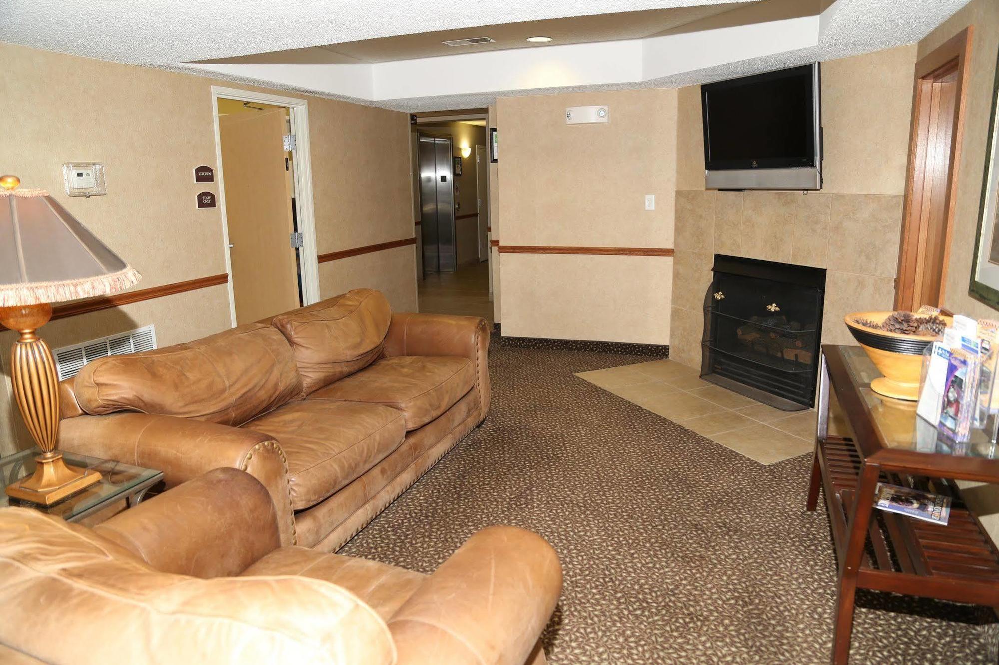 Holiday Inn Express Warrenton By Ihg Екстериор снимка