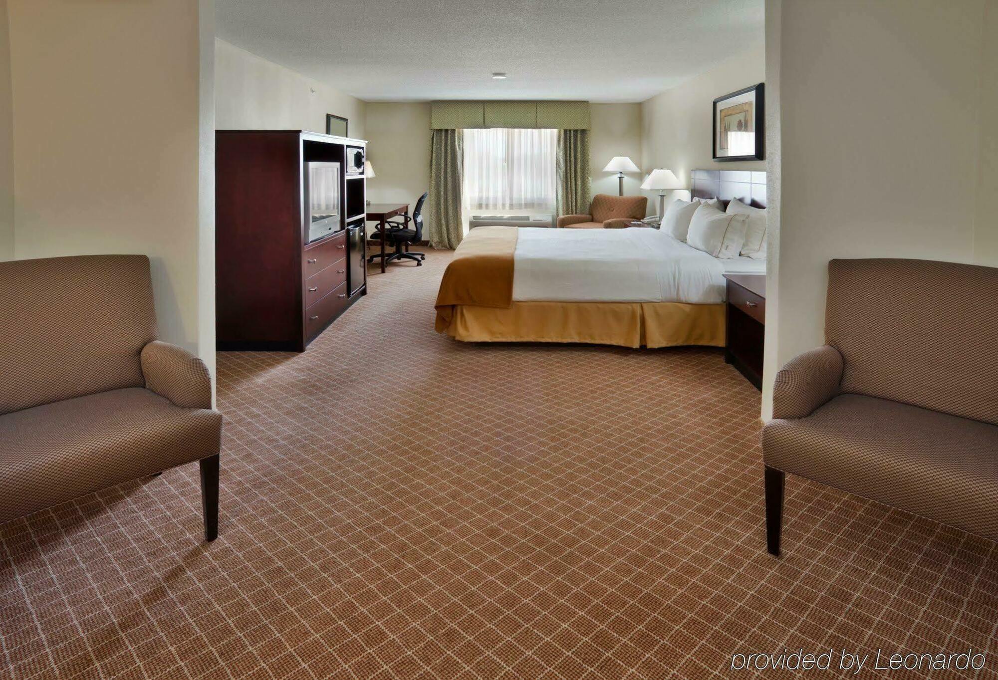 Holiday Inn Express Warrenton By Ihg Екстериор снимка