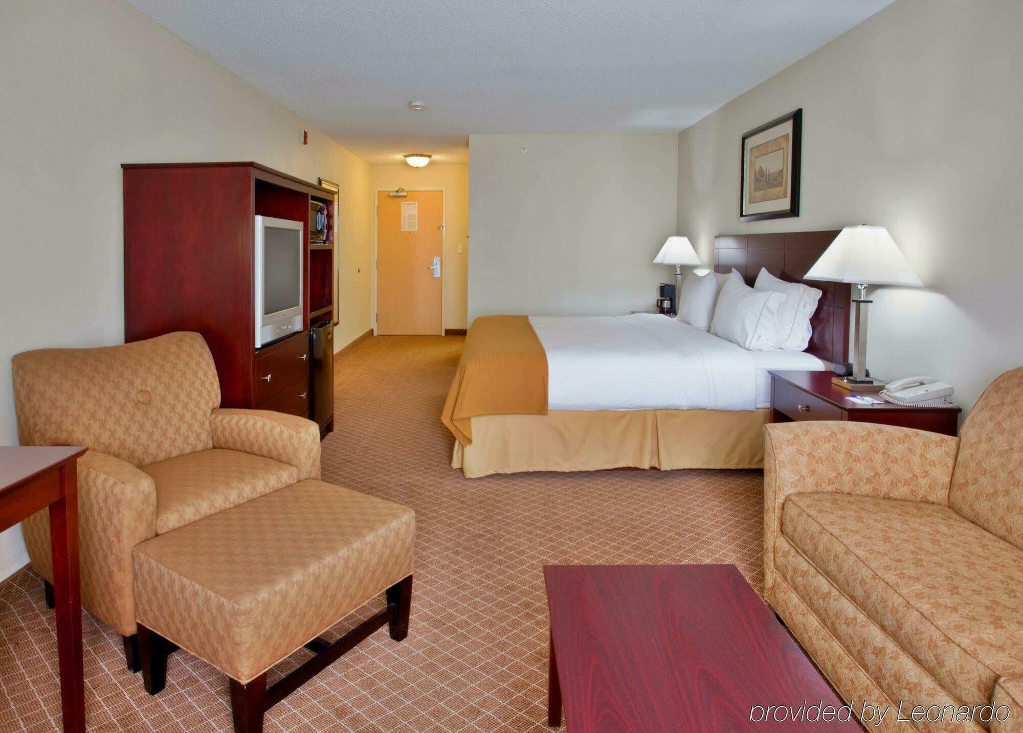 Holiday Inn Express Warrenton By Ihg Екстериор снимка